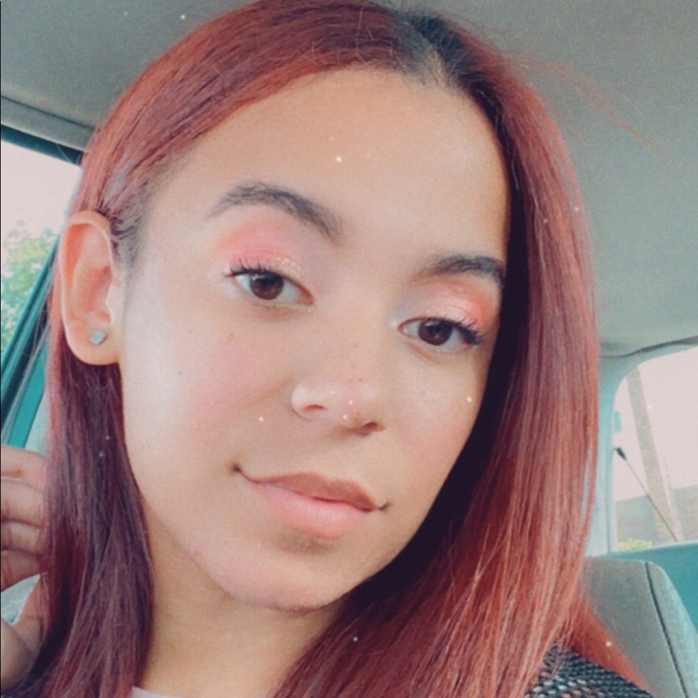 Meet your Posher, Yoselin